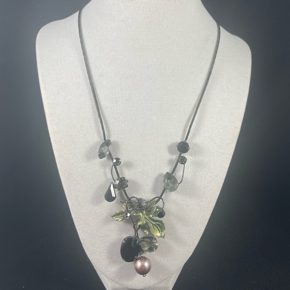 Leaf Necklace By NeoGlory